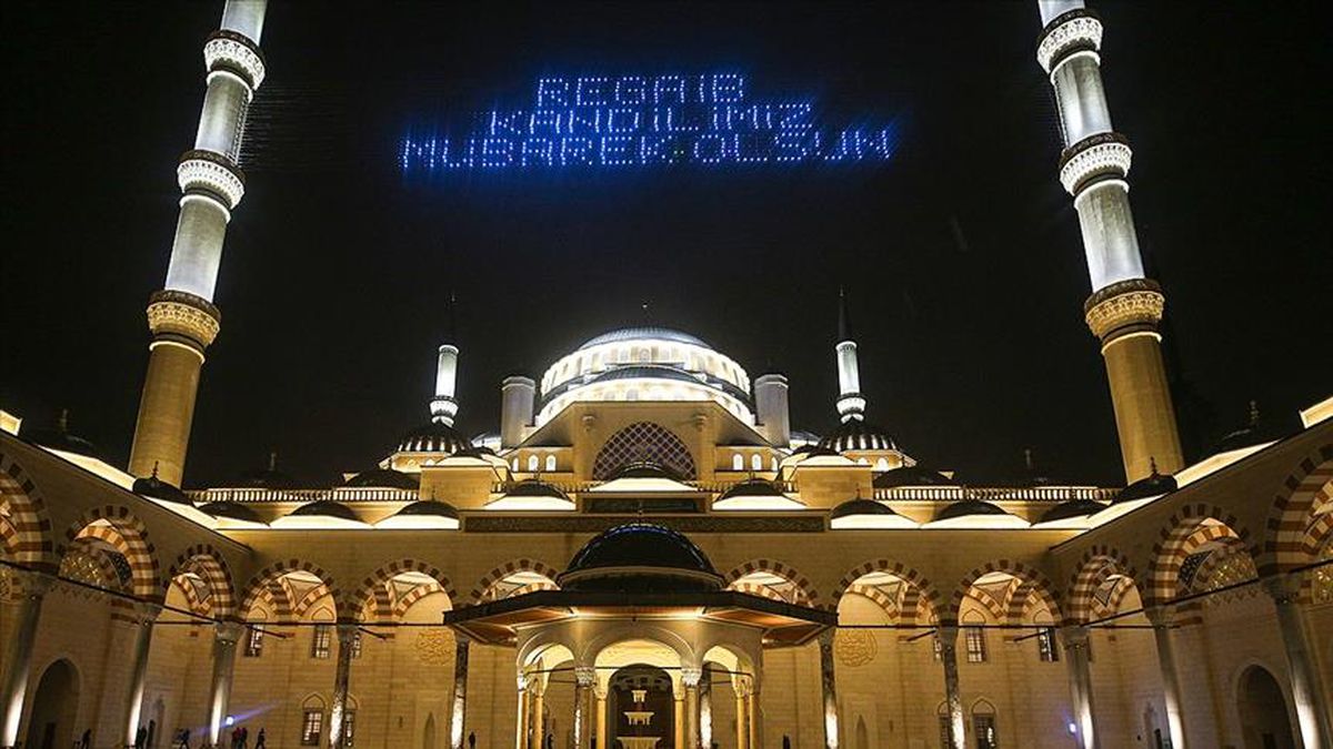 En güzel kısa Regaip Kandili mesajları 2023! En güzel kandil mesajları, kısa ve anlamlı kandil mesajı!