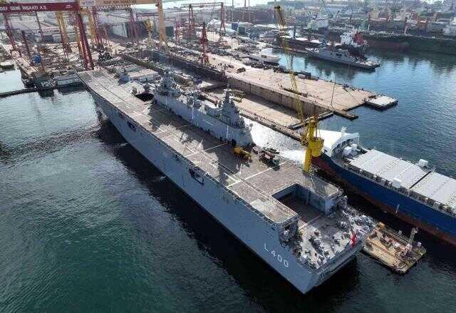 Mavi Vatan'ı koruyacak olan Türkiye'nin ilk uçak gemisi böyle görüntülendi Mavi Vatan'ı koruyacak olan Türkiye'nin ilk uçak gemisi böyle görüntülendi