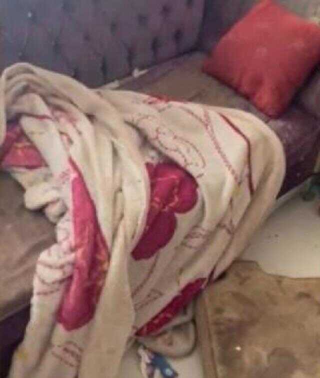 3 çocuk çöp evde çıplak halde bulundu! Anne evi terk etmiş, baba ilgilenmemiş