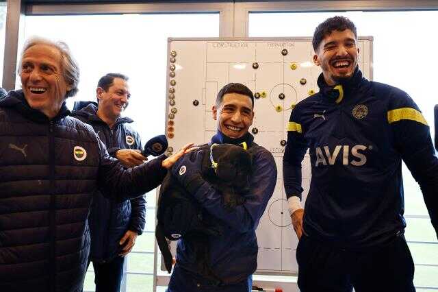Duygulandıran jest! Fenerbahçeli futbolcular Emre Mor'un acısına dayanamadı