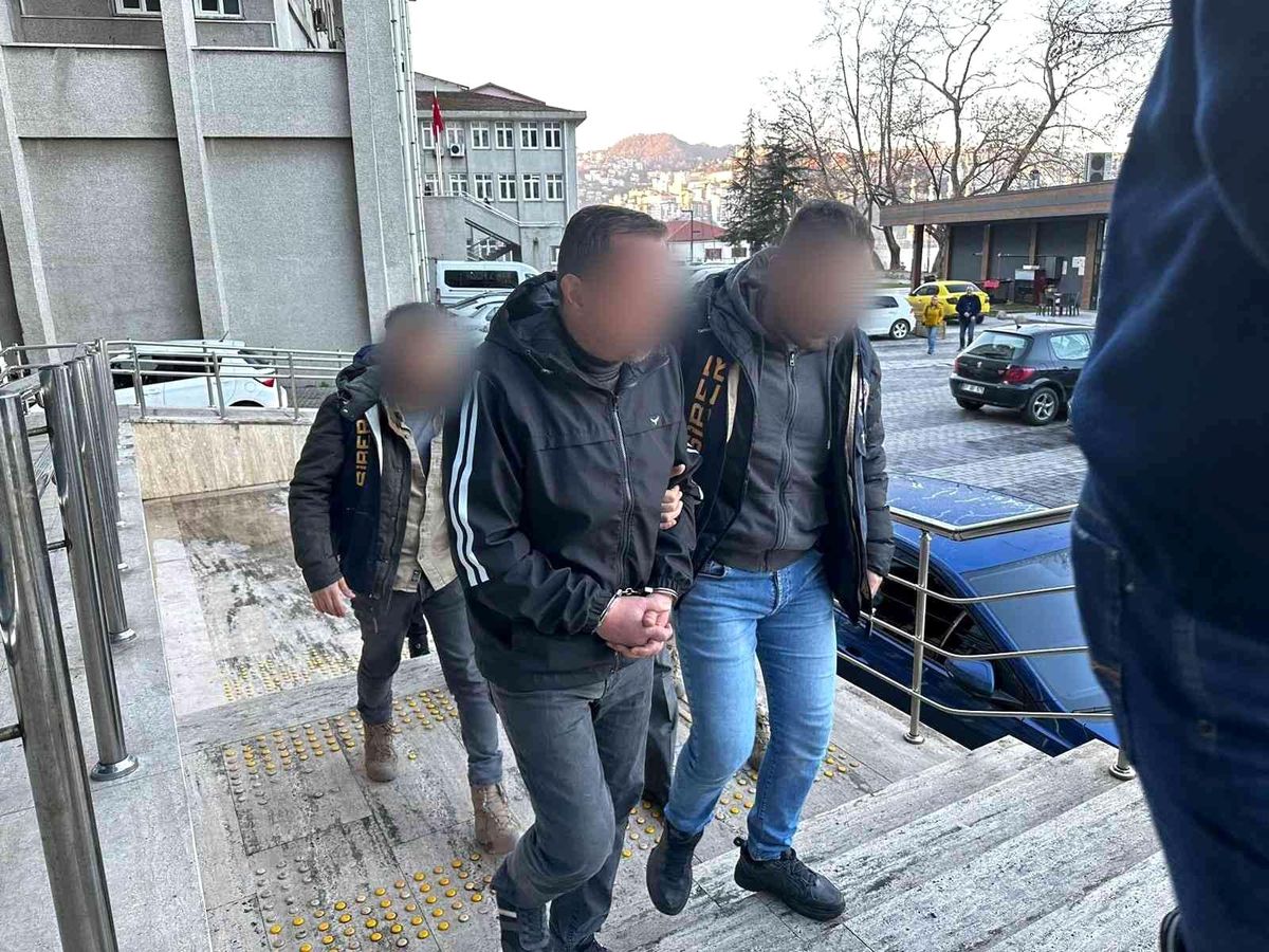 Müstehcen içerik paylaşan şüpheliler adliyede