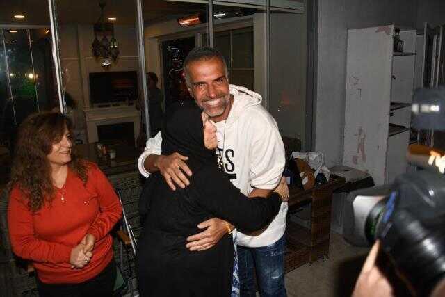 Survivor'da dayanamayarak dönen Berdan Mardini, havalimanında gözyaşlarına hakim olamadı