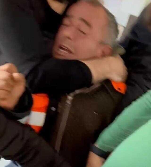 Temizlik görevlisi, işine son verilince eline silah alıp belediyeyi bastı! Saldırı anı kamerada Temizlik görevlisi, işine son verilince eline silah alıp belediyeyi bastı! Saldırı anı kamerada