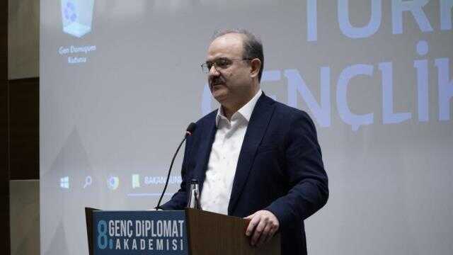 Dışişleri Bakanı Mevlüt Çavuşoğlu genç diplomat adayları ile buluştu