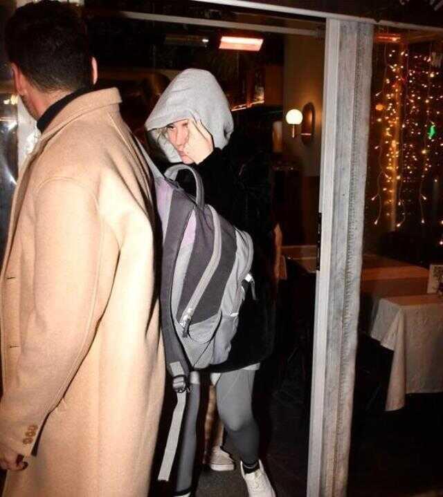 Fırat Tanış Sevgilisiyle Görüntülendi! Yüzünü Sakladı