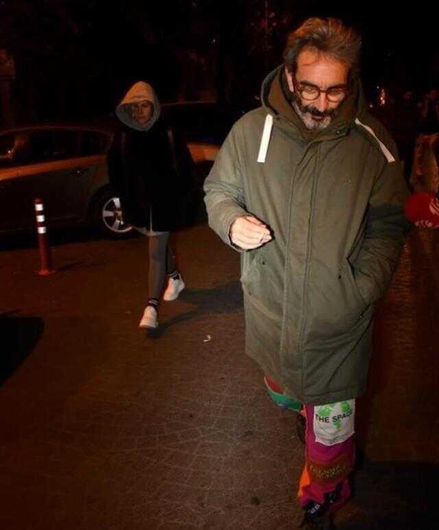 Fırat Tanış Sevgilisiyle Görüntülendi! Yüzünü Sakladı