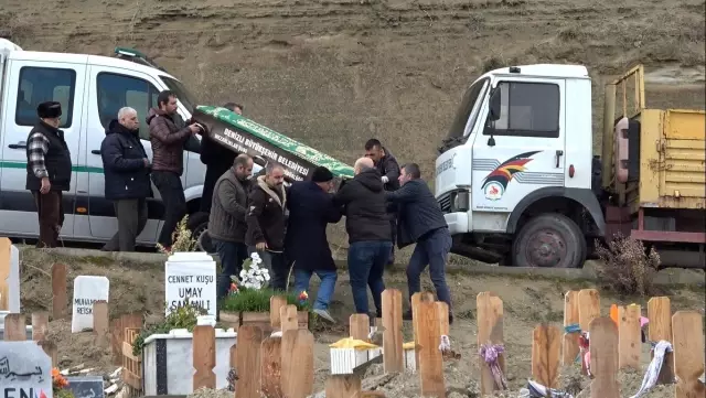 2 yaşındaki Murat'ın ölümünde kan donduran detaylar! Duvardaki ve yüzündeki kan izleri ele verdi 2 yaşındaki Murat'ın ölümünde kan donduran detaylar! Duvardaki ve yüzündeki kan izleri ele verdi