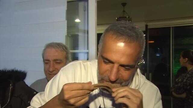 Survivor'dan dönen Berdan Mardini'nin yemek yediği anlar alay konusu oldu Survivor'dan dönen Berdan Mardini'nin yemek yediği anlar alay konusu oldu