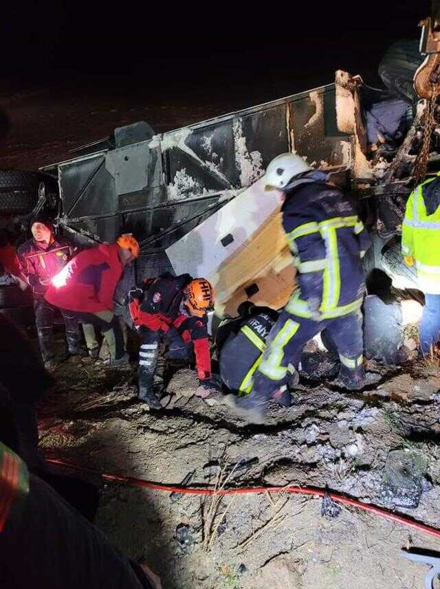 Kayseri?de yolcu otobüsü şarampole devrildi: 4 ölü, 24 yaralı