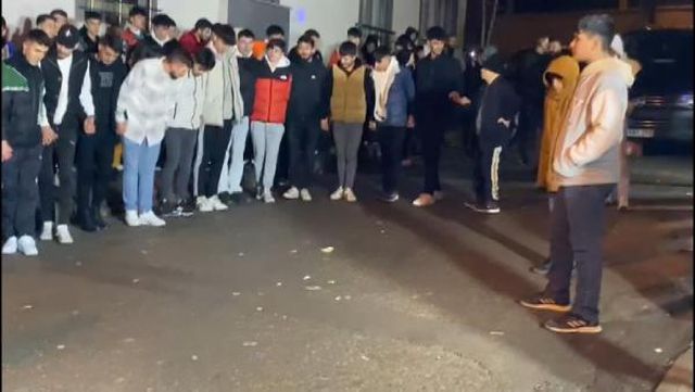 ÇEKMEKÖY'DE MİNİBÜS ASKER EĞLENCESİNDEKİLERE ÇARPTI 1 ÖLÜ 5 YARALI
