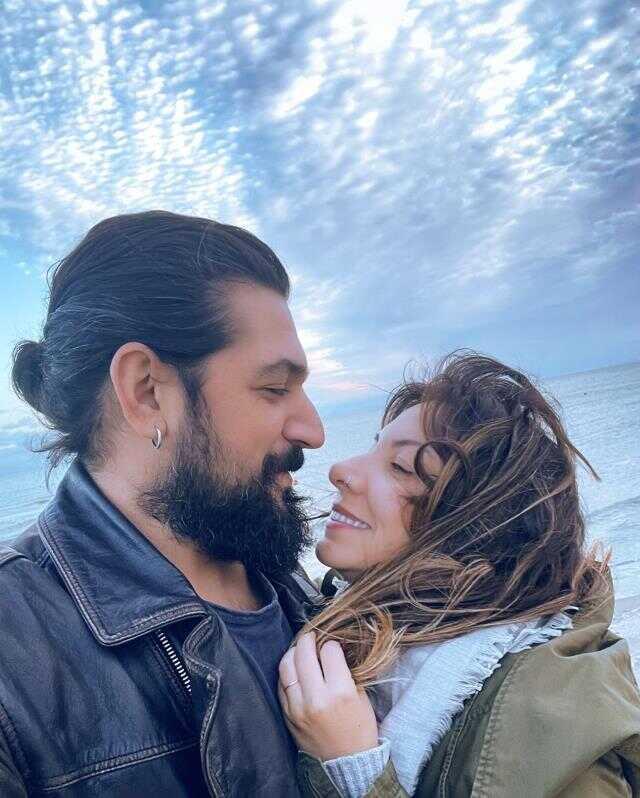 Güldür Güldür Show'un Mehtap'ı Meltem Yılmazkaya, müzisyen sevgilisiyle nişanlandı