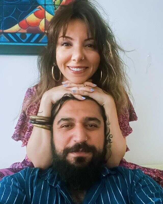 Güldür Güldür Show'un Mehtap'ı Meltem Yılmazkaya, müzisyen sevgilisiyle nişanlandı