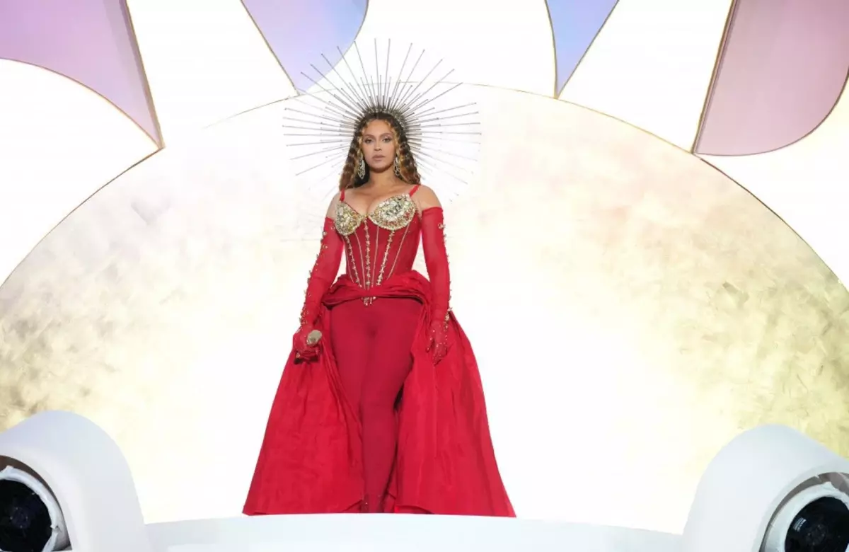 LGBT çevrelerin hedefindeki Beyonce'dan 'Dubai' savunması!
