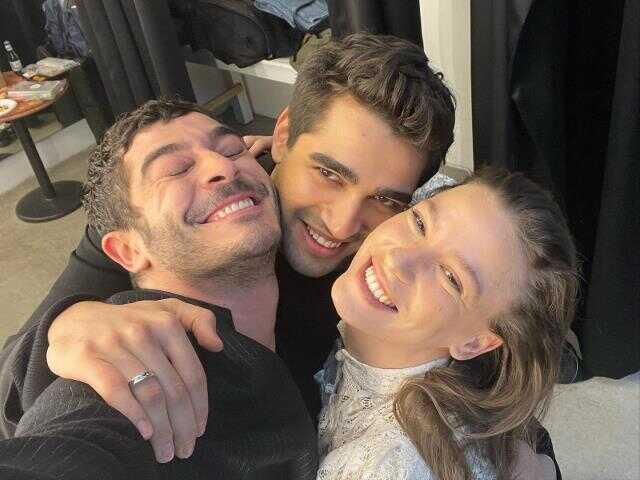 Mahir Günşıray'dan Netflix'in kadrosunda yer aldığı Şahmaran paylaşımına tepki: 3 kişilik dizi yapmışsınız Mahir Günşıray'dan Netflix'in kadrosunda yer aldığı Şahmaran paylaşımına tepki: 3 kişilik dizi yapmışsınız