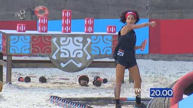 Survivor'da gerginlik! Sunucu Murat Ceylan'dan kendisine obje fırlatan kadın yarışmacıya tepki Survivor'da gerginlik! Sunucu Murat Ceylan'dan kendisine obje fırlatan kadın yarışmacıya tepki