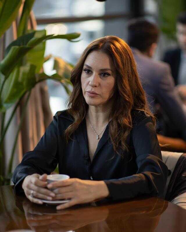 Kızılcık Şerbeti'nin başrolü Evrim Alasya, sette olay çıkardığı iddiasını tiye aldı