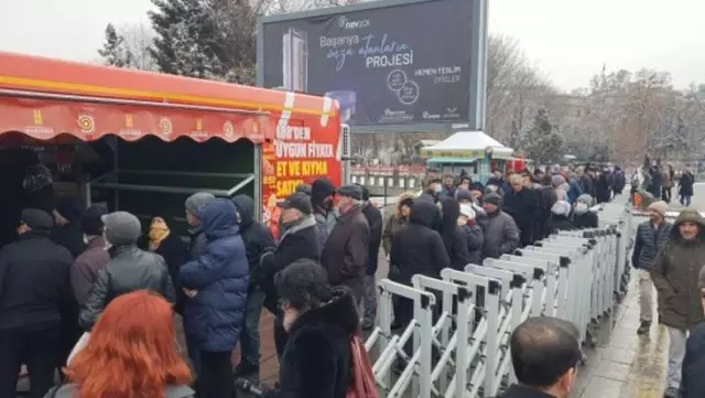 Ankara Büyükşehir Belediyesi, Ramazan ayı sonuna kadar ucuz et satışı yapacak 25 mobil market kurdu