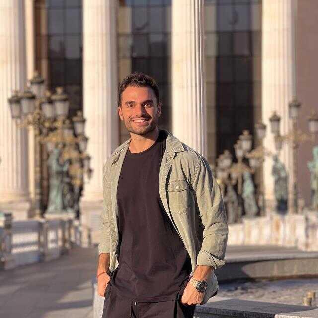 'At gibi aşığım' diyen İrem Derici, gönlünü eski Survivor yarışmacısı Atakan Işıktutan'a kaptırdı