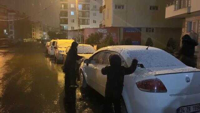 İstanbul'da kar yağışı başladı-1
