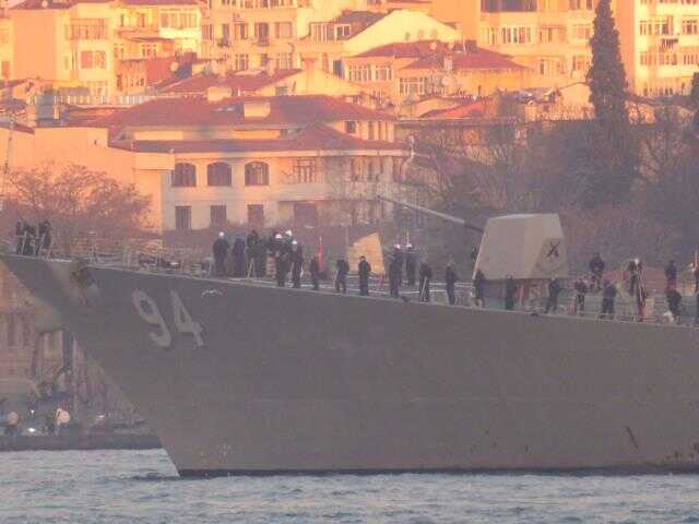 155 metrelik ABD savaş gemisi İstanbul Boğazı'na demirledi