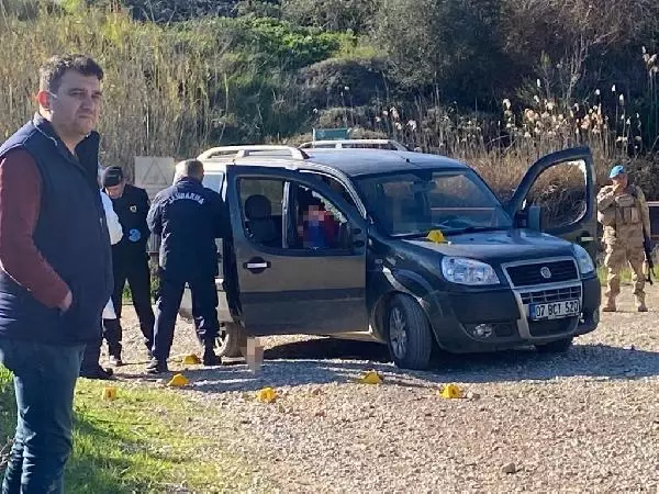 Otomobilde 3 kişi kafalarından vurarak infaz eden şüphelinin ilk ifadesi: Sürekli senet imzalattılar