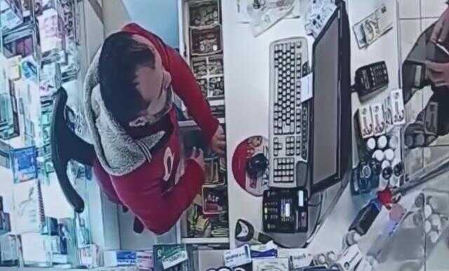 Çalıştığı yeri 1 yıl içerisinde böyle soydu! Görüntüleri izleyen iş yeri sahibi telefona sarıldı