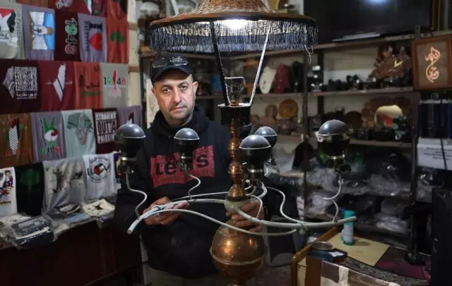 Filistinli Sanatçı İsrail'in Ateşlediği Biber Gazı Kapsüllerini Sanat Eserlerine Çevirdi Filistinli Sanatçı İsrail'in Ateşlediği Biber Gazı Kapsüllerini Sanat Eserlerine Çevirdi