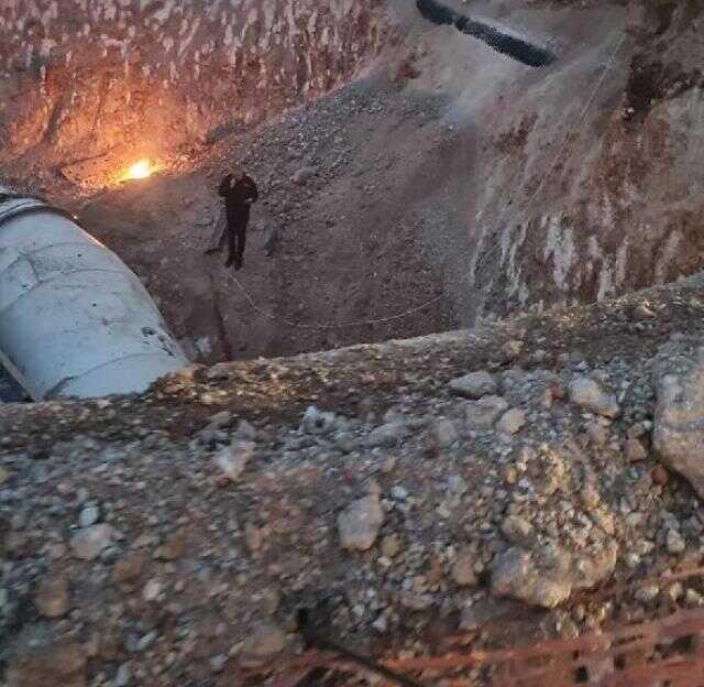 BETON MİKSERİ İNŞAATTA ÇUKURA DÜŞTÜ, OPERATÖR ÖLDÜ BETON MİKSERİ İNŞAATTA ÇUKURA DÜŞTÜ, OPERATÖR ÖLDÜ