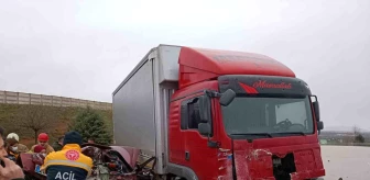 Bursa'da otomobil ile kamyon çarpıştı: 5 ölü