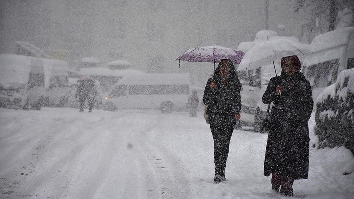 İSTANBUL'A KAR NE ZAMAN YAĞACAK? Uyarı üstüne uyarı geliyor! İstanbul'da kar yağışı ne zaman başlayacak?