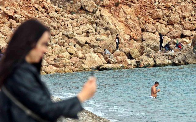 Türkiye'de kar esareti, Antalya'da deniz keyfi