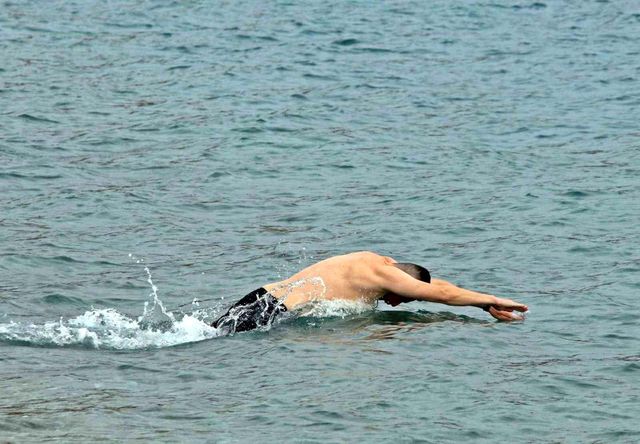 Türkiye'de kar esareti, Antalya'da deniz keyfi