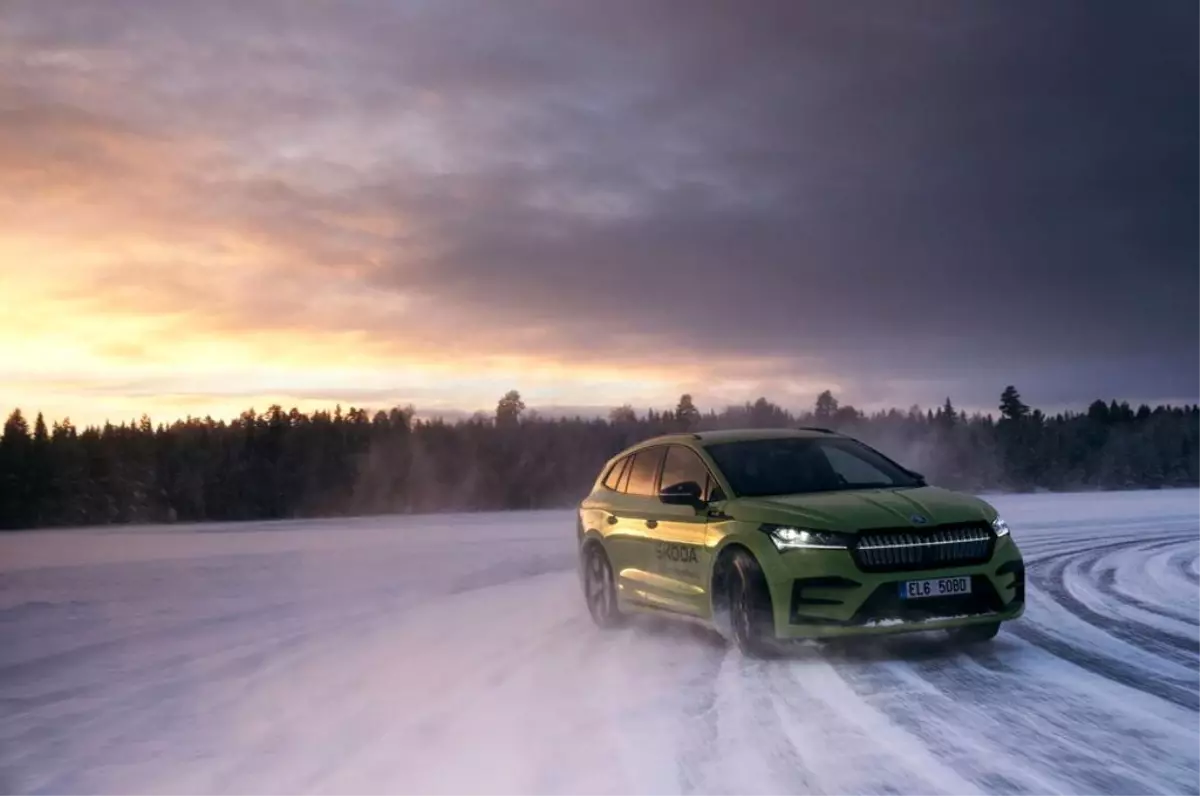 Skoda Enyaq RS iV'den buz üzerinde iki dünya rekoru