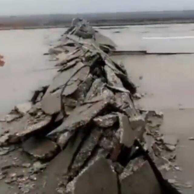 7.4'lük deprem sonrası Hatay Havalimanı'nın pisti enine doğru yarıldı