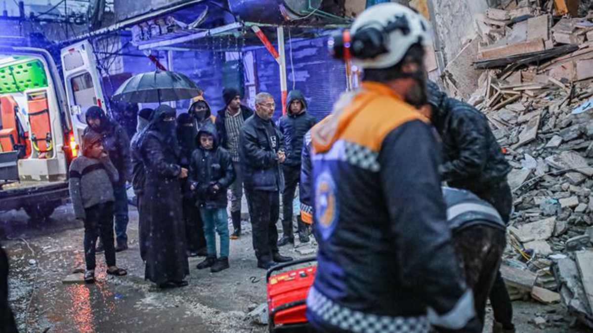 7.7'lik depremden etkilenen Suriye'de can kaybı 427'ye yükseldi, yüzlerce yaralı var