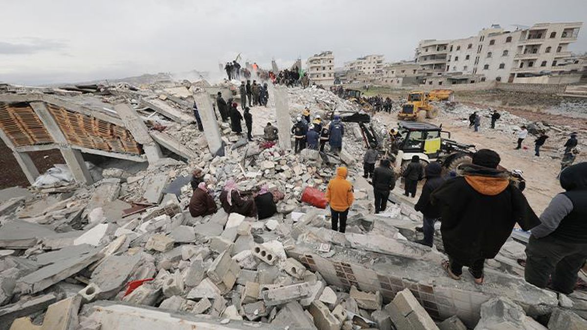 7.7'lik deprem Suriye'de de büyük yıkıma neden oldu: 1356 kişi hayatını kaybetti, binlerce yaralı var
