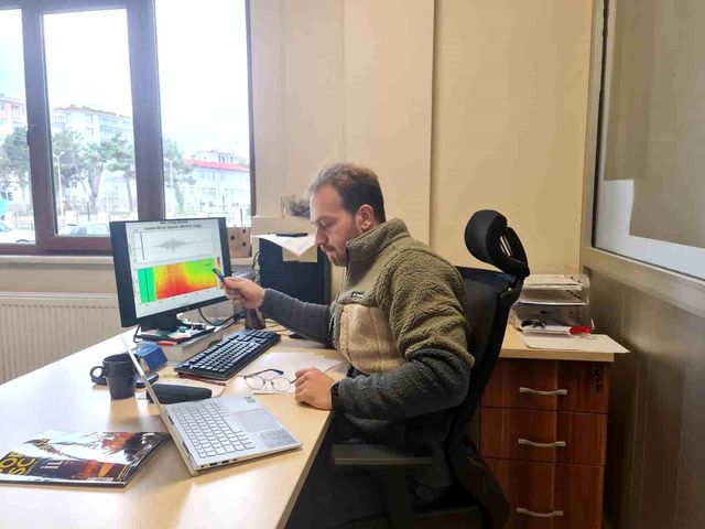 7.7 büyüklüğündeki depremin yer altındaki ürkütücü sesi kaydedildi