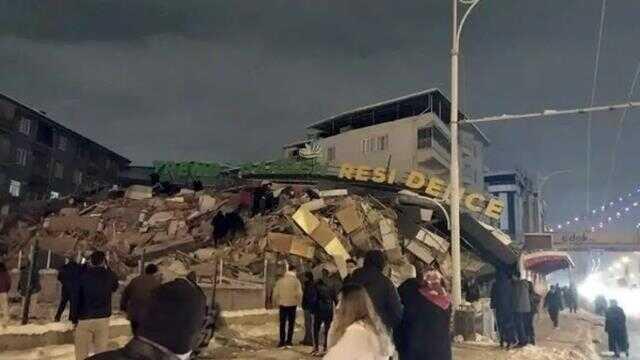 İsyan ettiren görüntü! 3 yıl önce yapılan rezidans depremde kağıt gibi katlandı İsyan ettiren görüntü! 3 yıl önce yapılan rezidans depremde kağıt gibi katlandı