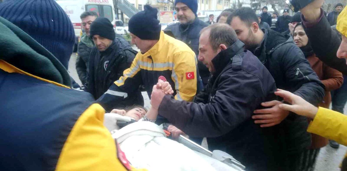 Kahramanmaraş'ta 5 yaşındaki çocuk, depremden 7 saat sonra canlı olarak kurtarıldı