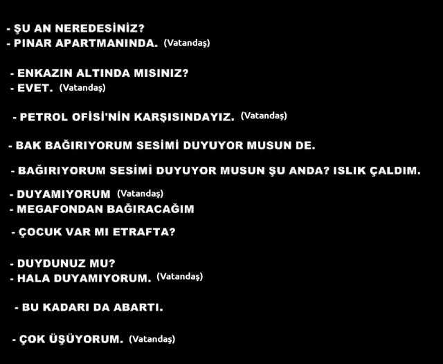 Kendilerini kurtarma ekibi olarak tanıtan bir grup genç, enkaz altındaki vatandaş ile dalga geçti