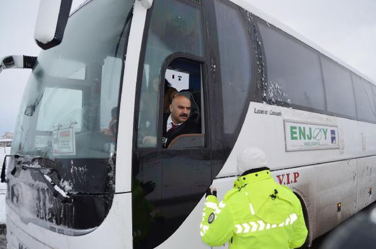 Konya'da 13 ilçede eğitime 'kar' arası; yollar tipi nedeniyle kapatıldı