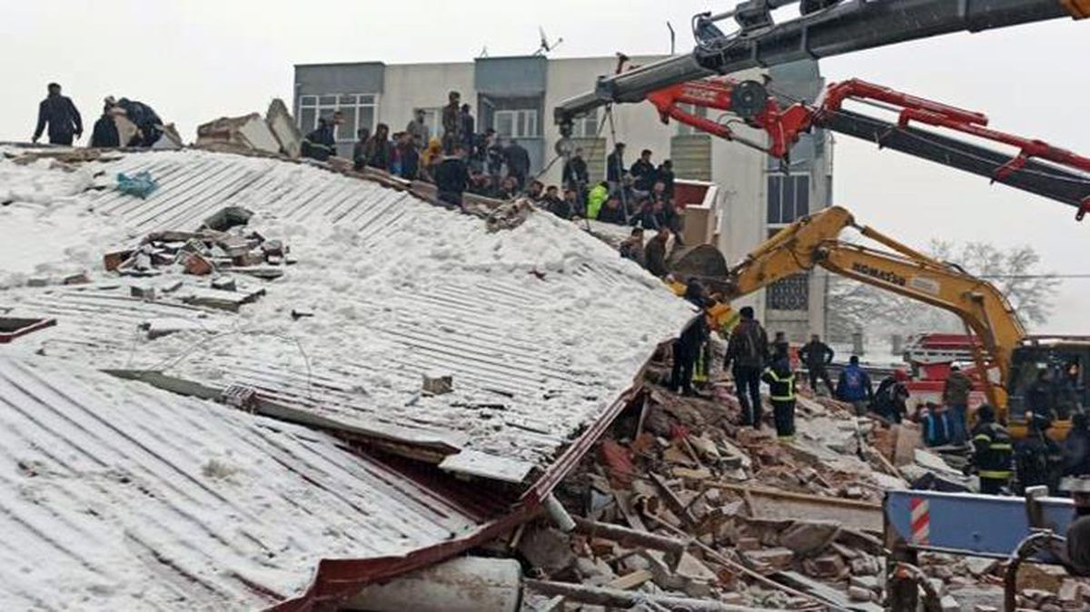 Türkiye'yi deprem vurdu! Spor camiasından peş peşe mesajlar geliyor