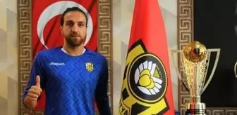 Yeni Malatyaspor'un kalecisi Ahmet Eyüp Türkaslan depremde enkaz altında kaldı