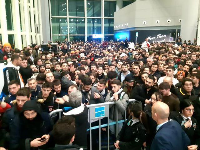 Binlerce yardım gönüllüsü İstanbul Havalimanı'na akın etti