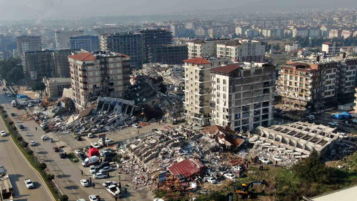 Koca şehir yerle bir! Depremin vurduğu Hatay havadan böyle görüntülendi