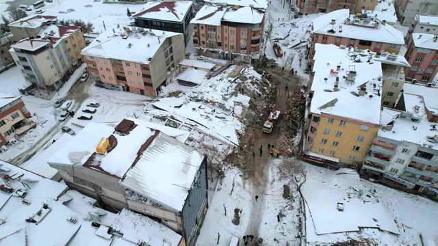 İlk deprem vurdu, 7.6 yıktı geçti! Hayalet kasabaya dönüşen Elbistan havadan görüntülendi İlk deprem vurdu, 7.6 yıktı geçti! Hayalet kasabaya dönüşen Elbistan havadan görüntülendi
