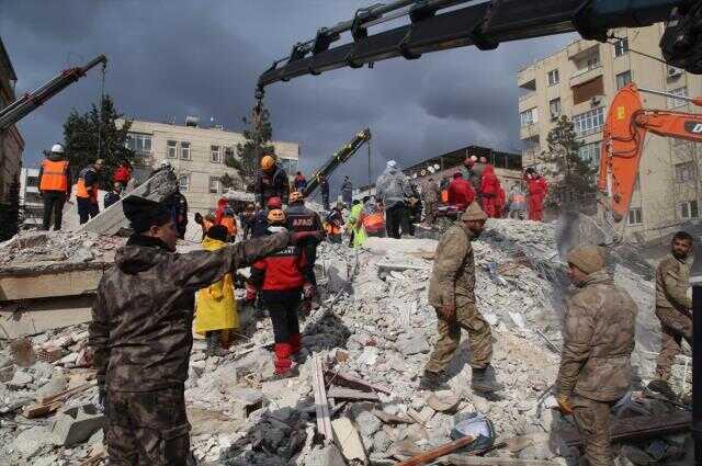 Son Dakika! Cumhurbaşkanı Erdoğan: Depremde hayatını kaybedenlerin sayısı 3 bin 549'a yükseldi
