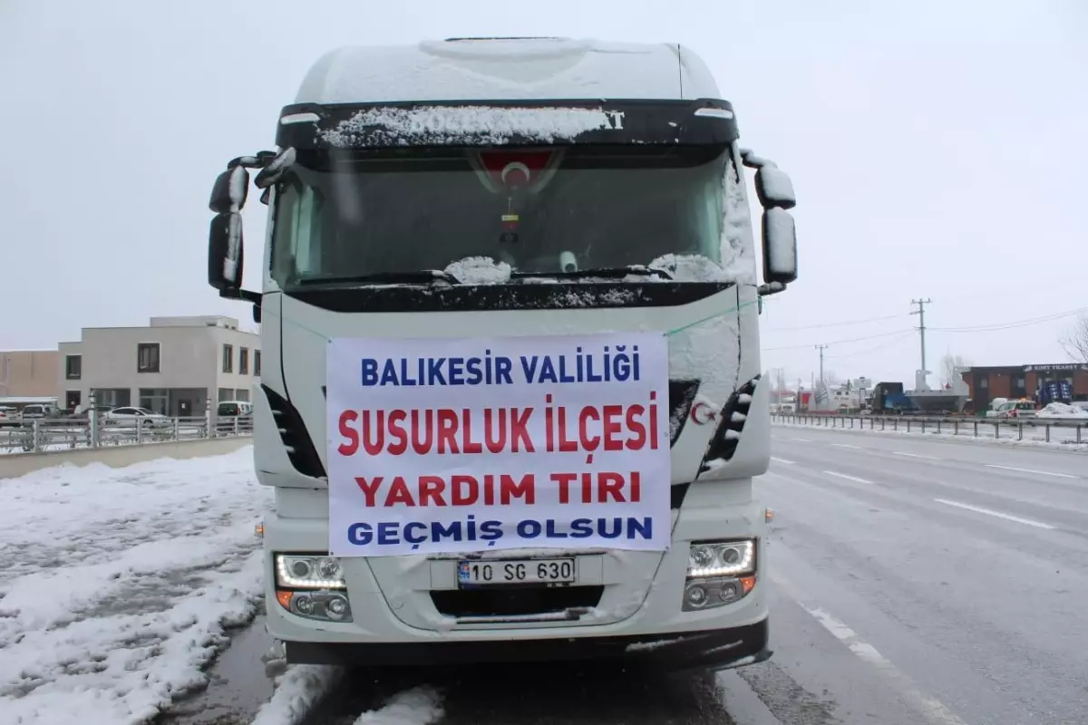 Balıkesir vali yardımcısı İrfan Demiröz'ün yönettiği yardımlar depremzedelere gönderiliyor