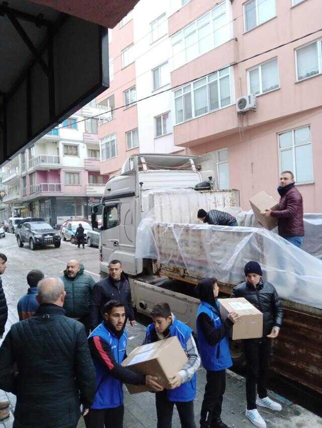 Balıkesir Valiliği koordinasyonunda yardımlar depremzedelere gönderiliyor