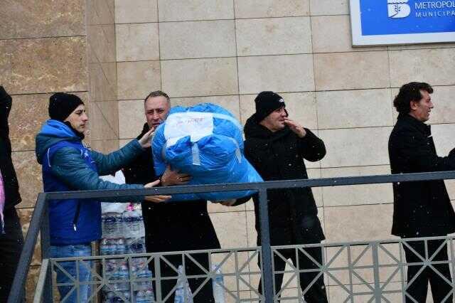 Balıkesir Valiliği koordinasyonunda yardımlar depremzedelere gönderiliyor
